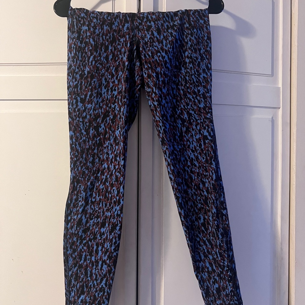 Lululemon set: blue animal print sports bra (med) with pants (8) - Picture 4 of 7
